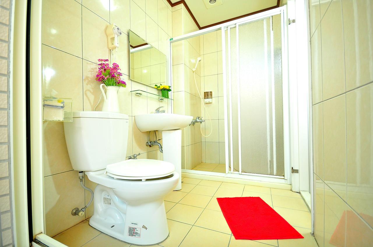 Happy Orange Homestay Yilan Buitenkant foto
